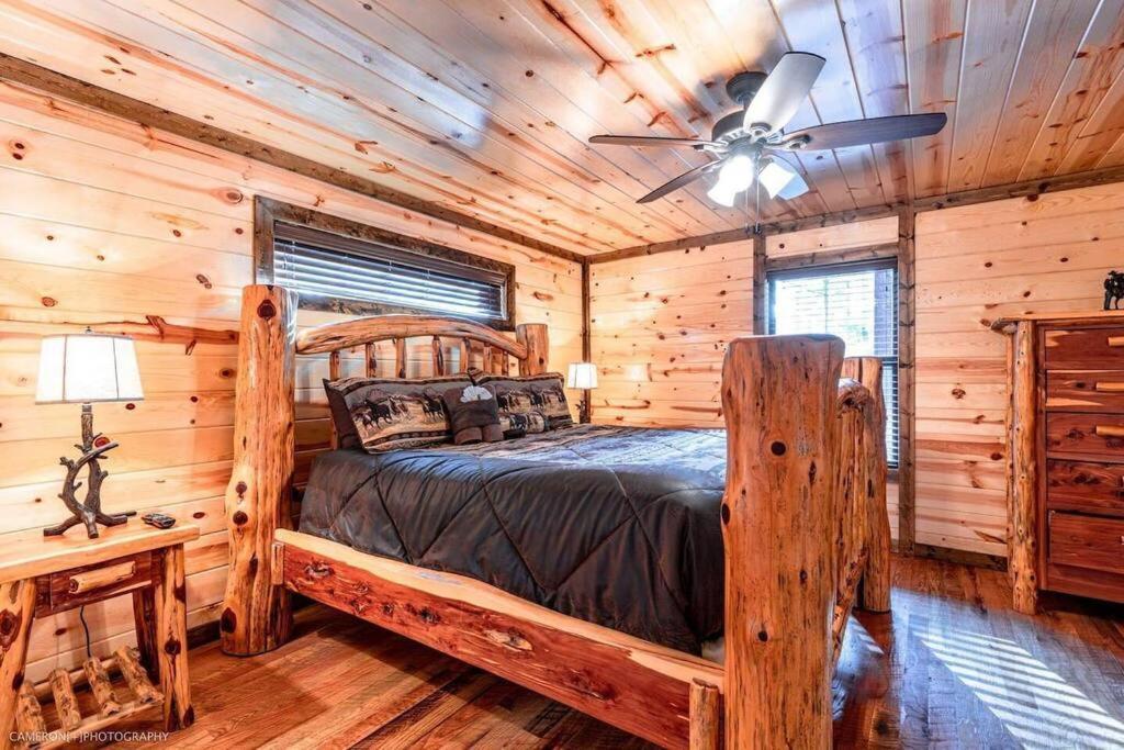 Iron Horse Lodge Sleeps 18, Games, Fire Pit, Hot Tub, Ev, More Broken Bow Εξωτερικό φωτογραφία