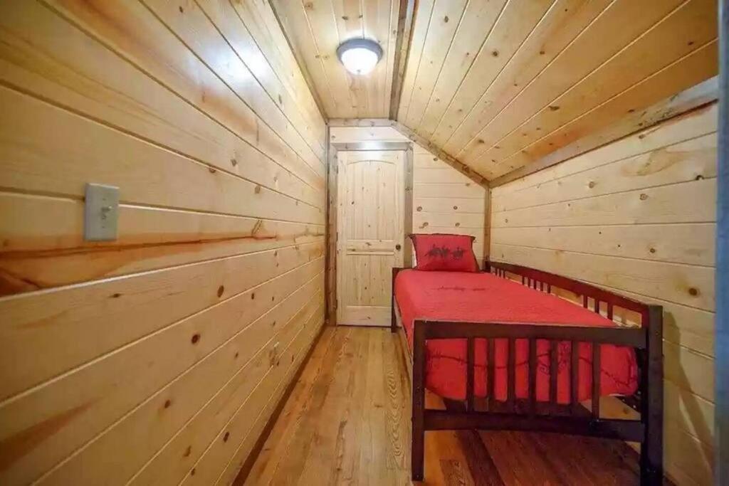 Iron Horse Lodge Sleeps 18, Games, Fire Pit, Hot Tub, Ev, More Broken Bow Εξωτερικό φωτογραφία