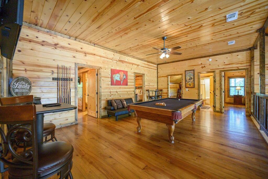Iron Horse Lodge Sleeps 18, Games, Fire Pit, Hot Tub, Ev, More Broken Bow Εξωτερικό φωτογραφία